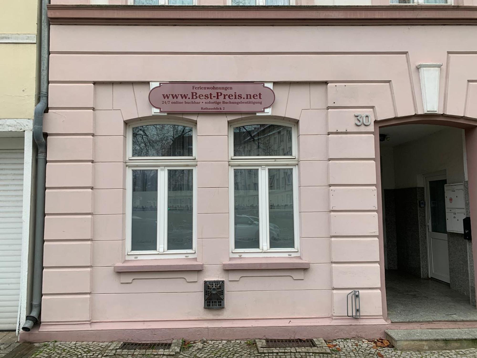 Best-Preis Fewo Rathausblick 2 - Zentrale Lage In Wittenberge - 2 Personen - Einzelzimmer - Vollausstattung - Wlan / Prime & Self-Check-In المظهر الخارجي الصورة