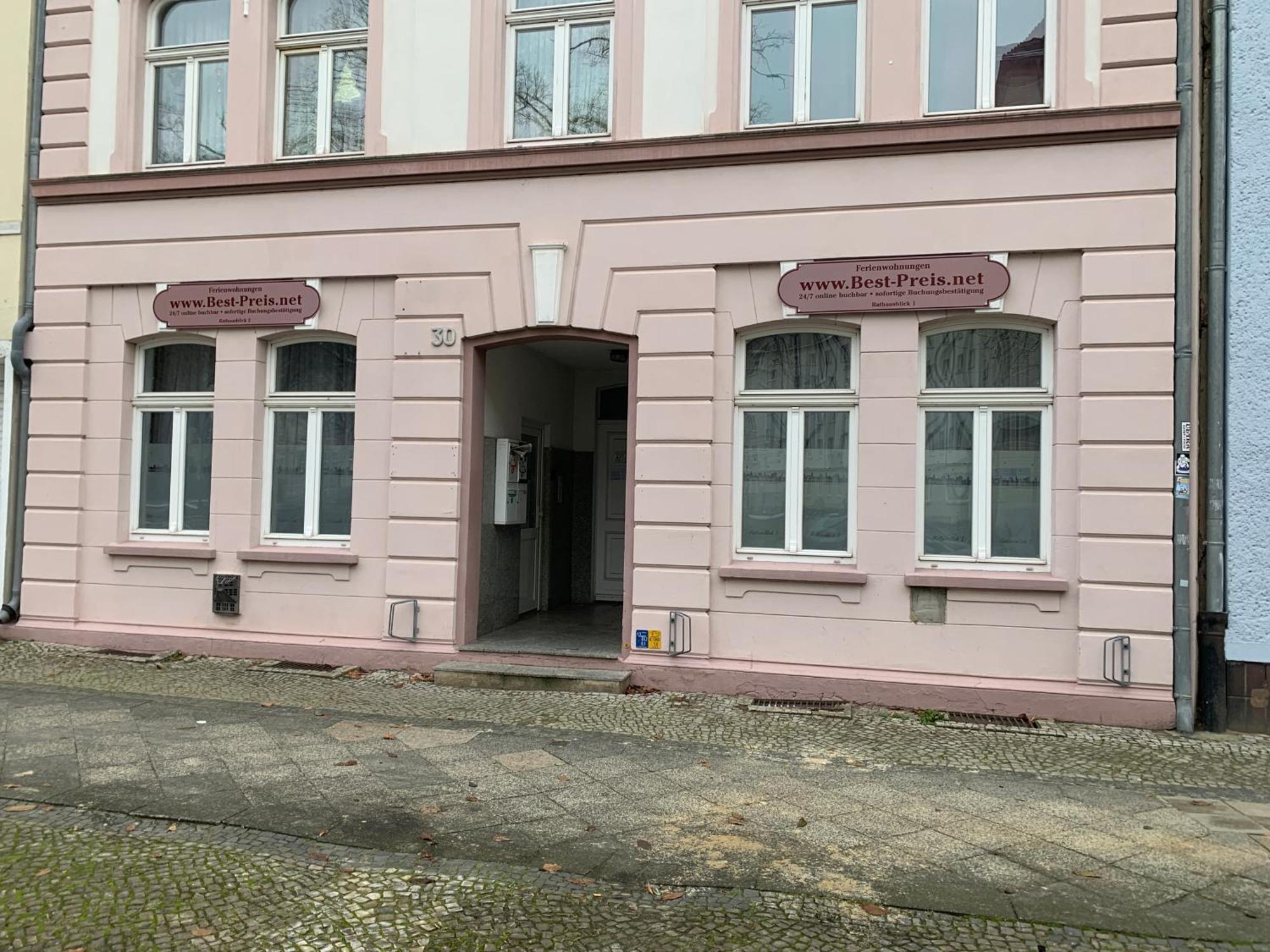 Best-Preis Fewo Rathausblick 2 - Zentrale Lage In Wittenberge - 2 Personen - Einzelzimmer - Vollausstattung - Wlan / Prime & Self-Check-In المظهر الخارجي الصورة