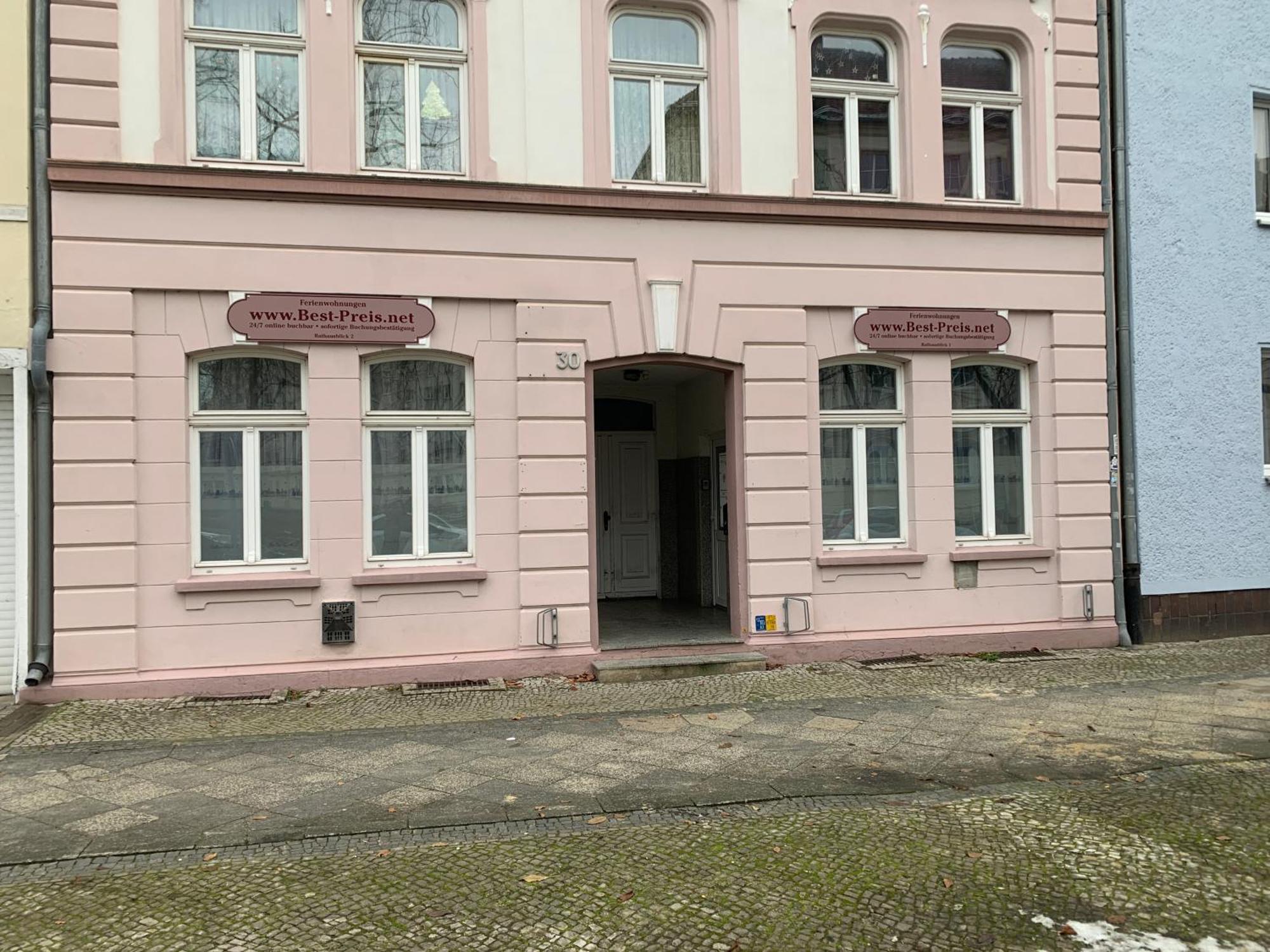 Best-Preis Fewo Rathausblick 2 - Zentrale Lage In Wittenberge - 2 Personen - Einzelzimmer - Vollausstattung - Wlan / Prime & Self-Check-In المظهر الخارجي الصورة